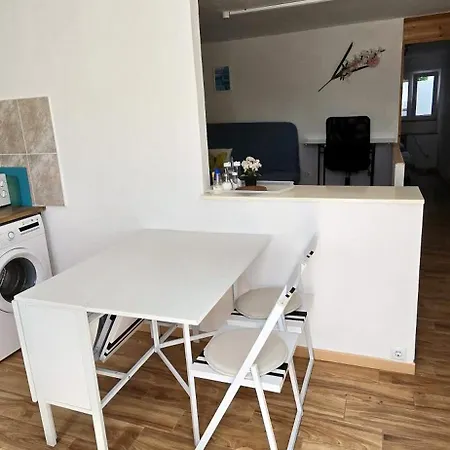 Quiet Area - Terrace - Pool - Parking - Aduls Only Lägenhet *