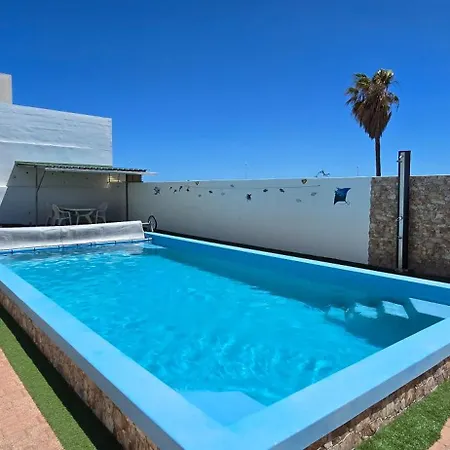Quiet Area - Terrace - Pool - Parking - Aduls Only *