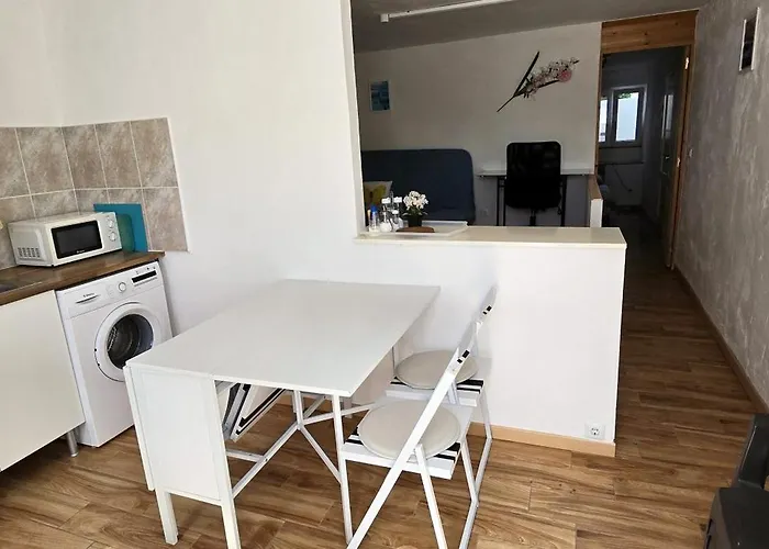 Quiet Area - Terrace - Pool - Parking - Aduls Only Lejlighed *