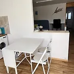 Quiet Area - Terrace - Pool - Parking - Aduls Only Διαμέρισμα *