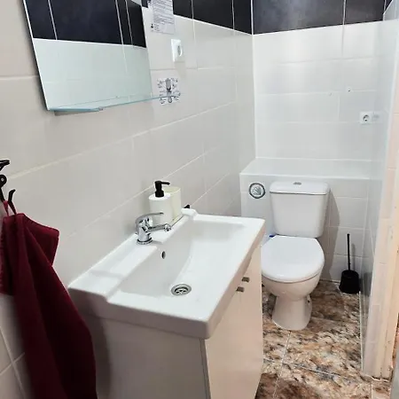 Apartment Quiet Area - Terrace - Pool - Parking - Aduls Only *