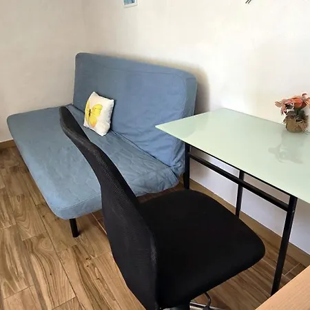 Apartman Quiet Area - Terrace - Pool - Parking - Aduls Only *