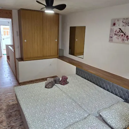 아파트 Quiet Area - Terrace - Pool - Parking - Aduls Only