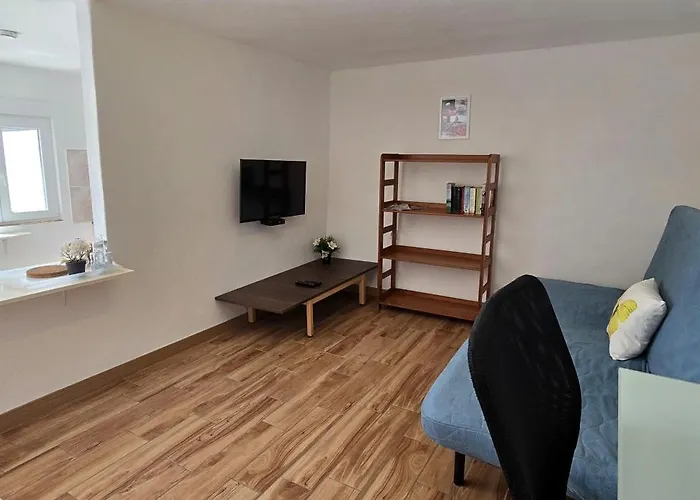 Quiet Area - Terrace - Pool - Parking - Aduls Only تياس