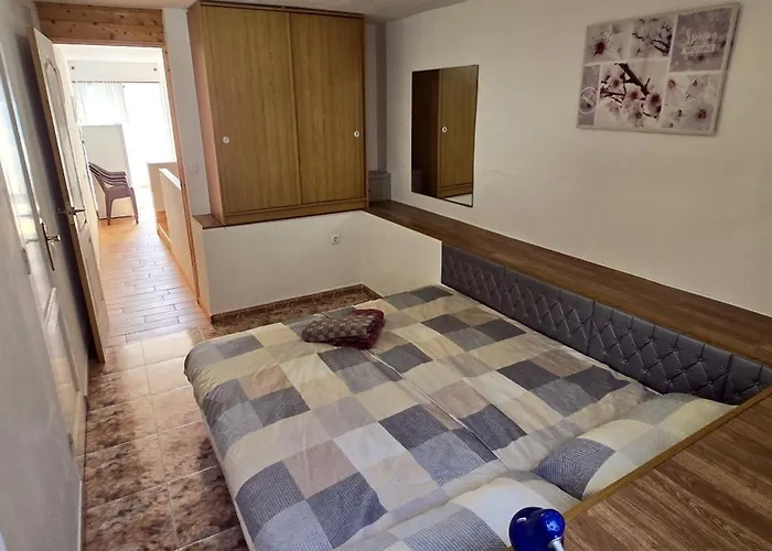 Quiet Area - Terrace - Pool - Parking - Aduls Only * تياس