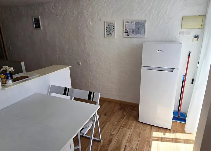 Apartment Quiet Area - Terrace - Pool - Parking - Aduls Only