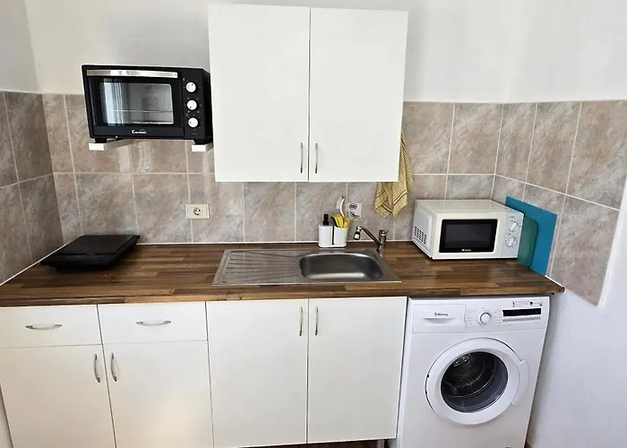 Quiet Area - Terrace - Pool - Parking - Aduls Only * Tias