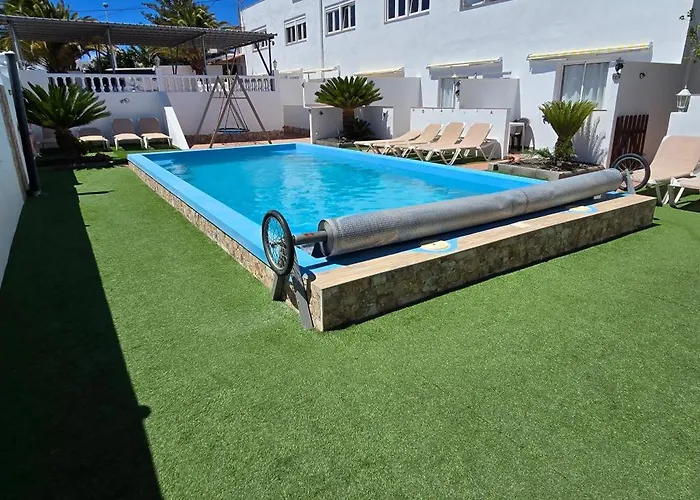 Quiet Area - Terrace - Pool - Parking - Aduls Only شقة